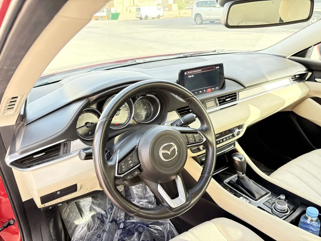 Car image 12