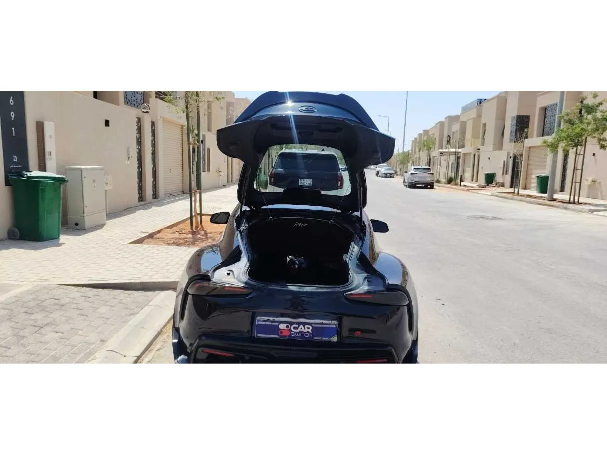 Car image 26