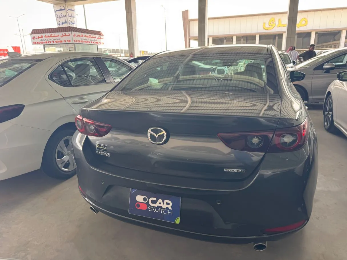 Car image 5
