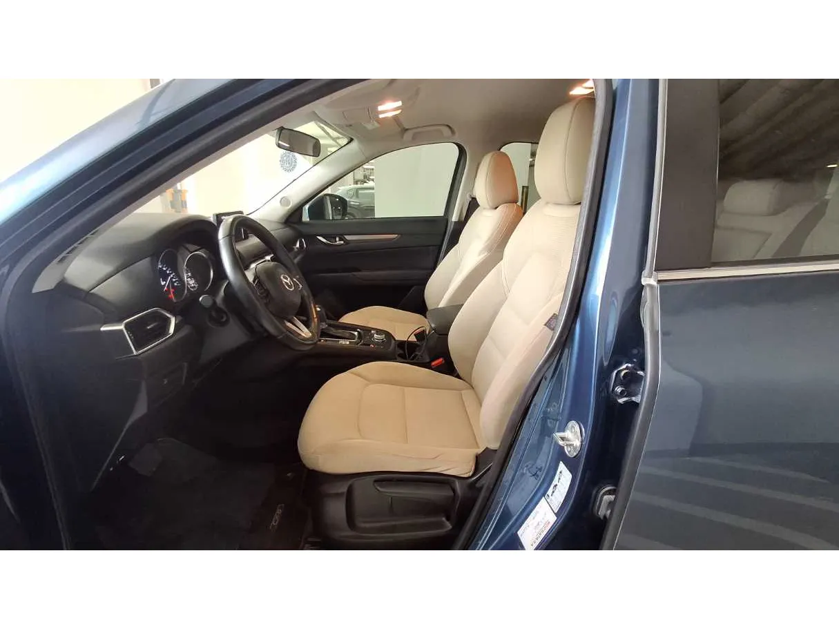 Car image 12