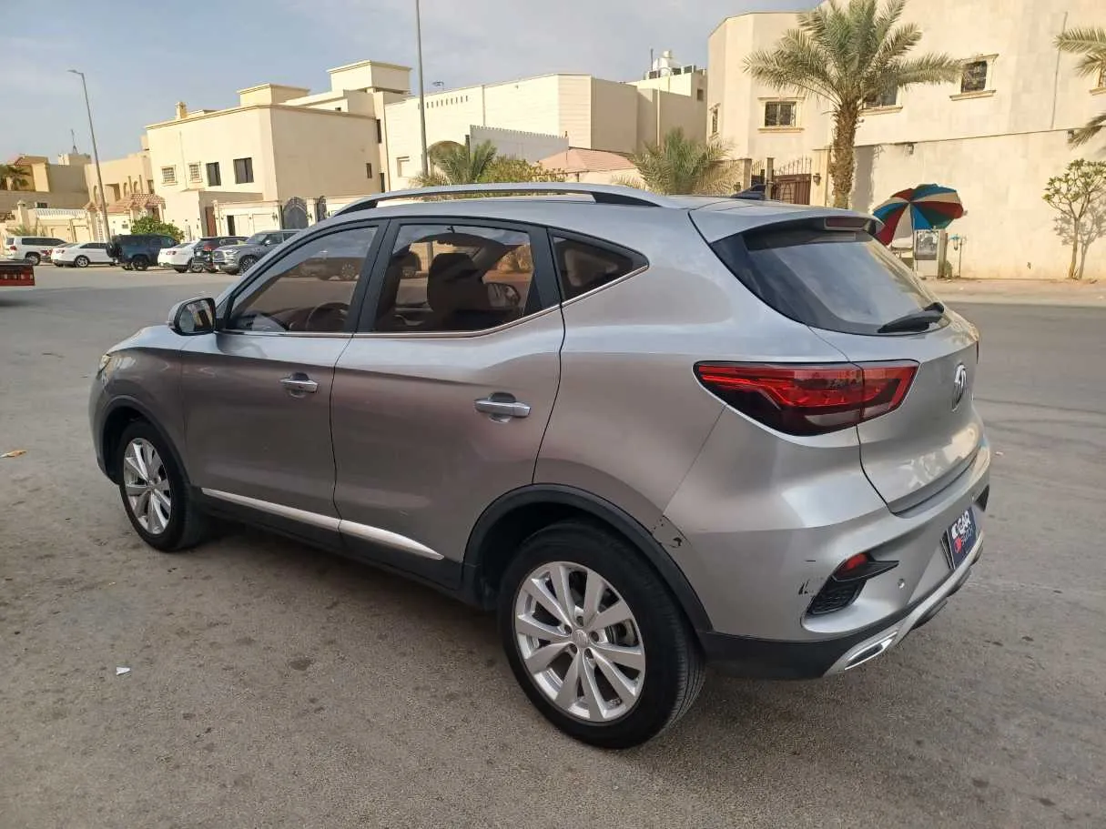 Car image 7