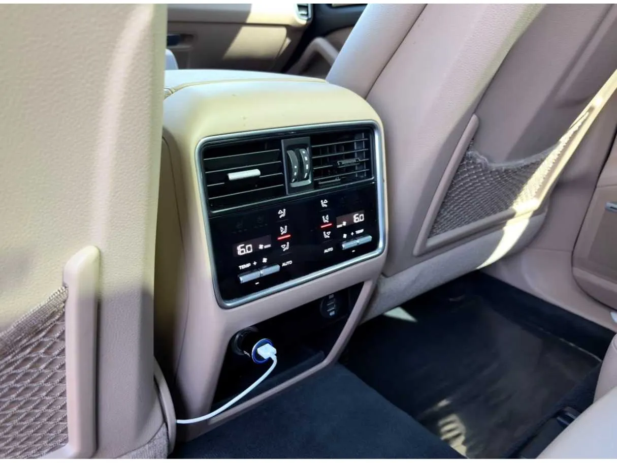 Car image 29