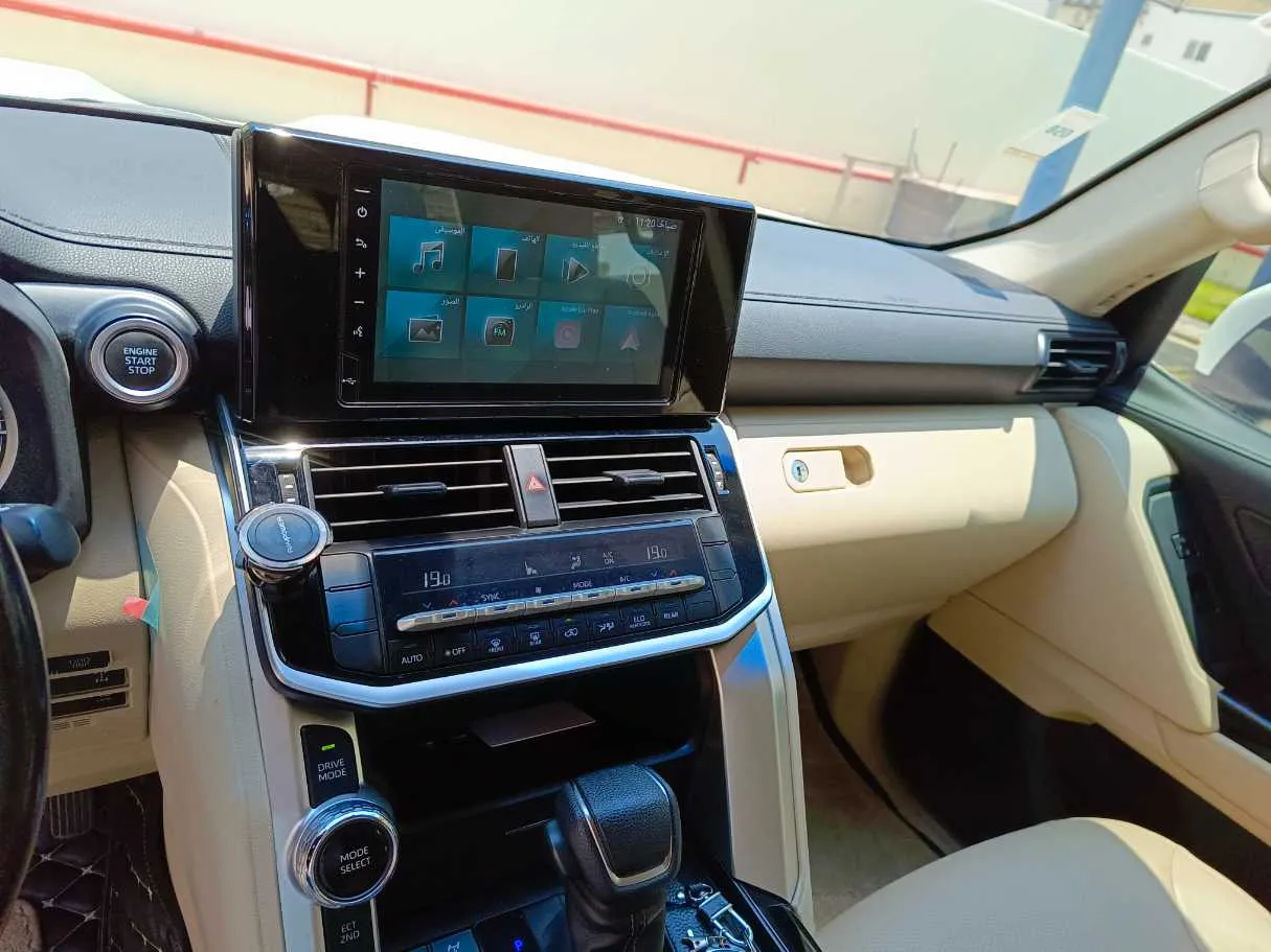 Car image 24