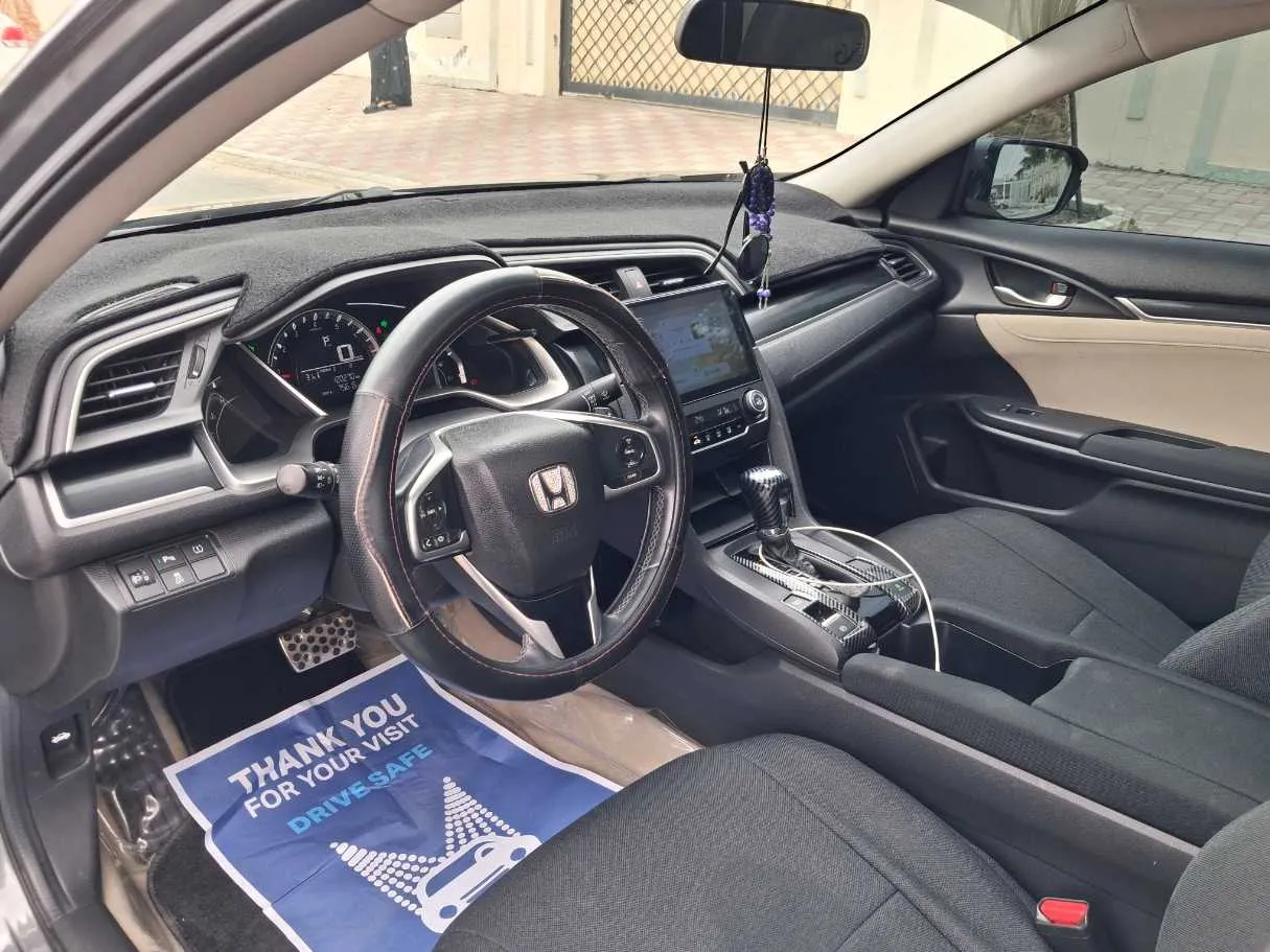 Car image 11