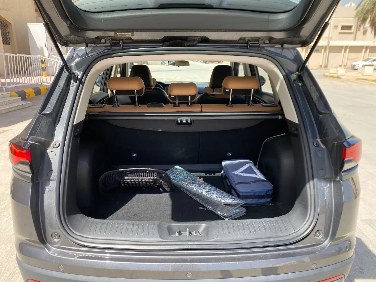 Car image 19