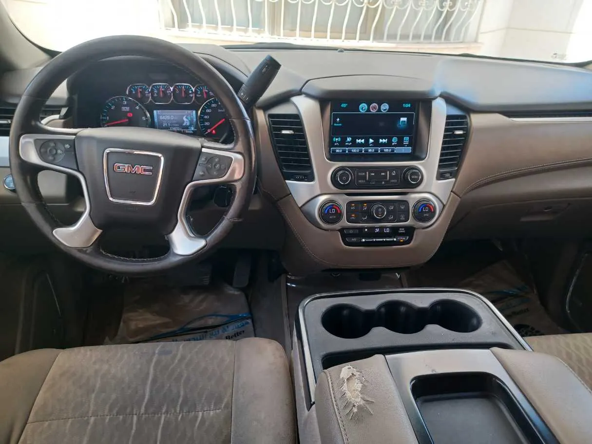 Car image 16