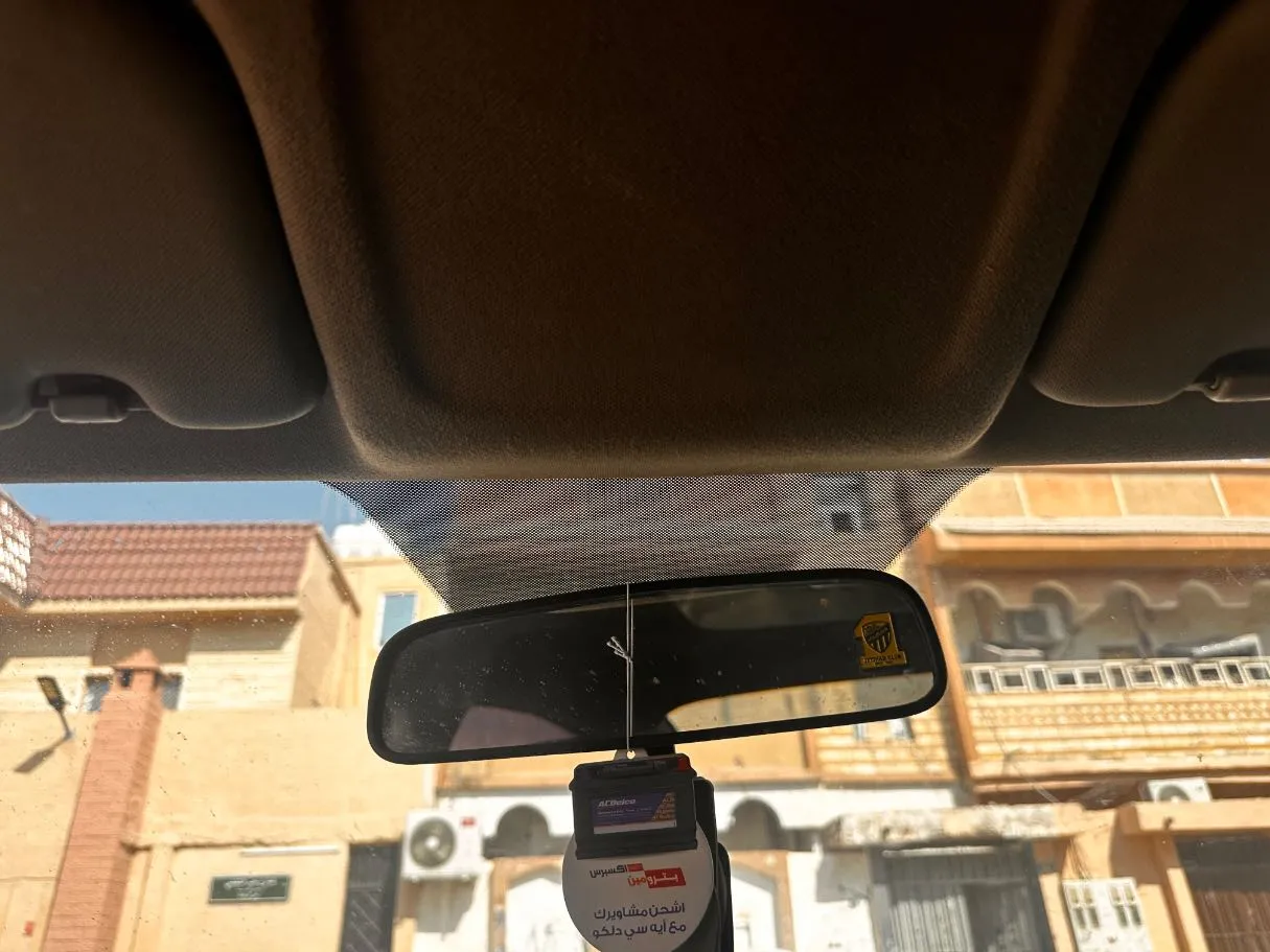 Car image 24
