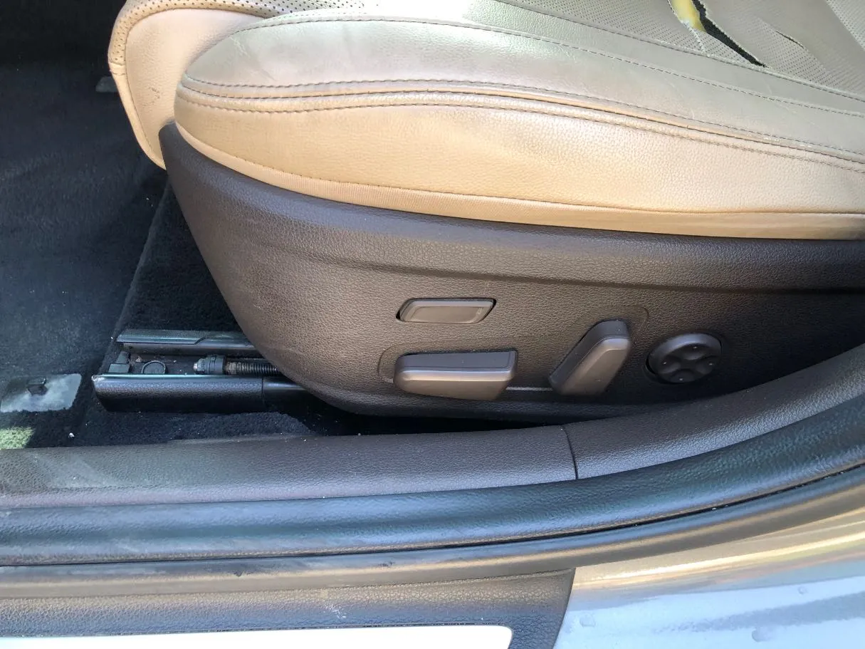 Car image 20