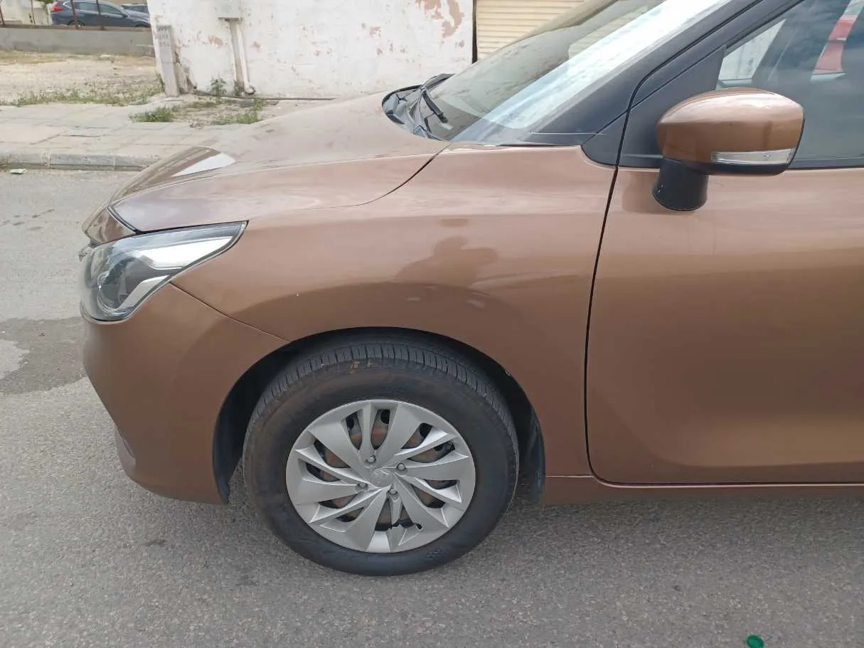 Car image 9