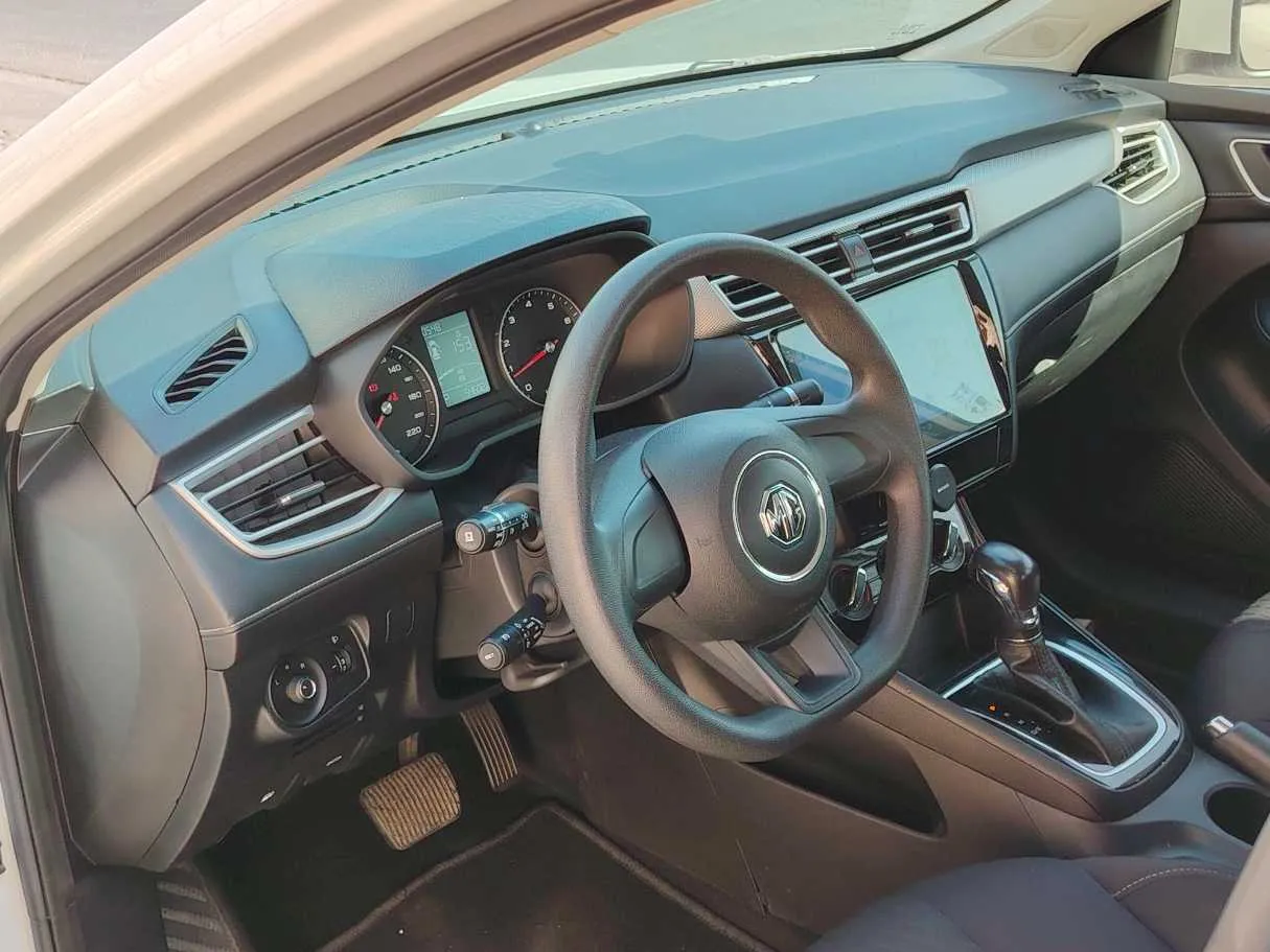 Car image 13