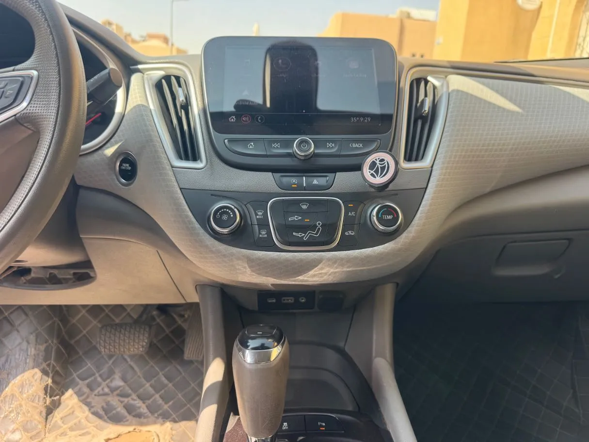 Car image 16