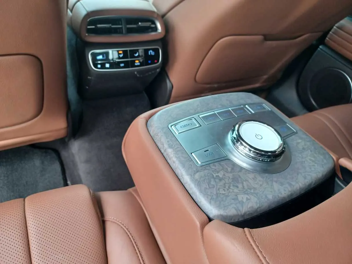 Car image 22