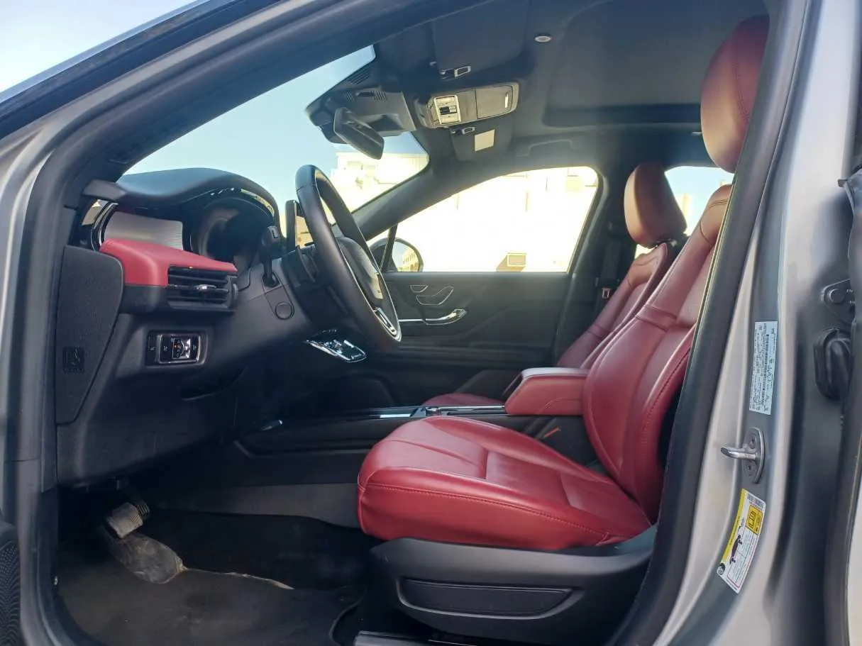 Car image 11