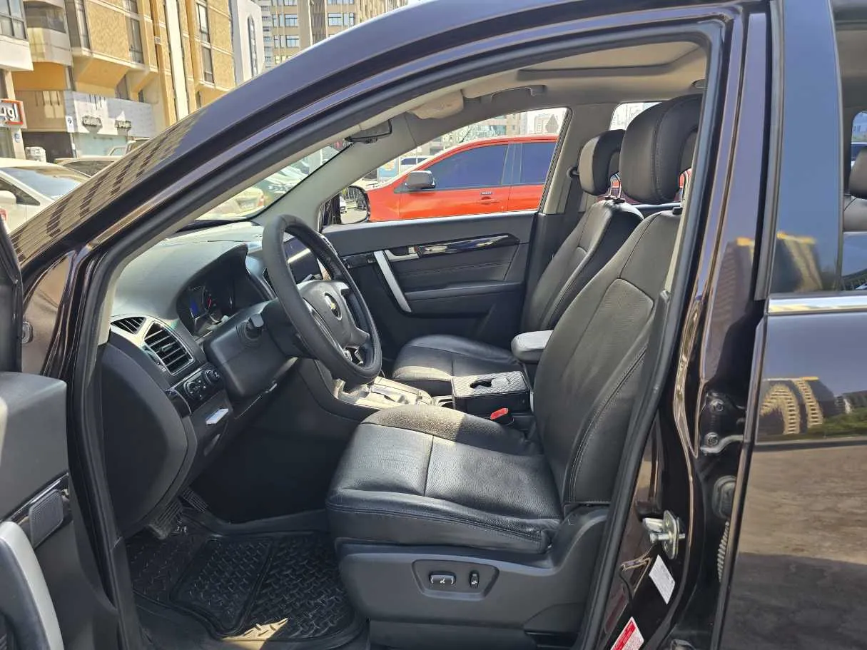 Car image 12