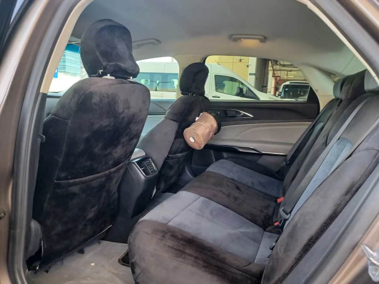 Car image 15
