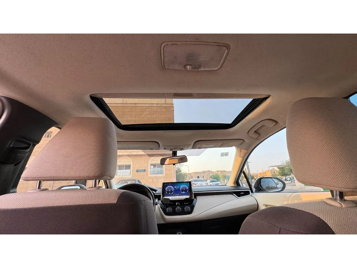 Car image 14
