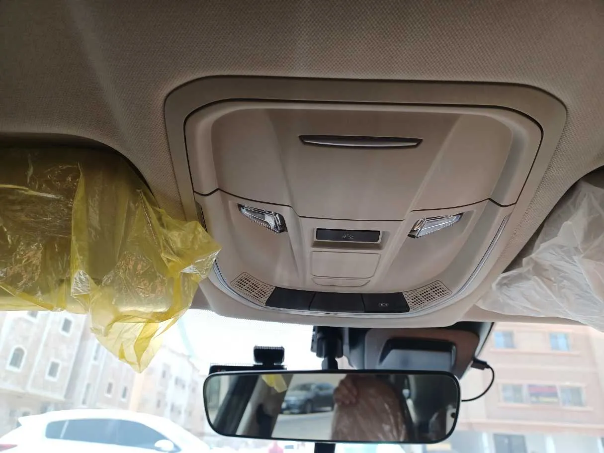 Car image 19