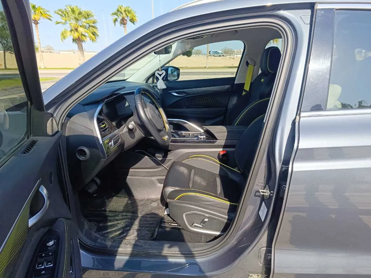 Car image 15