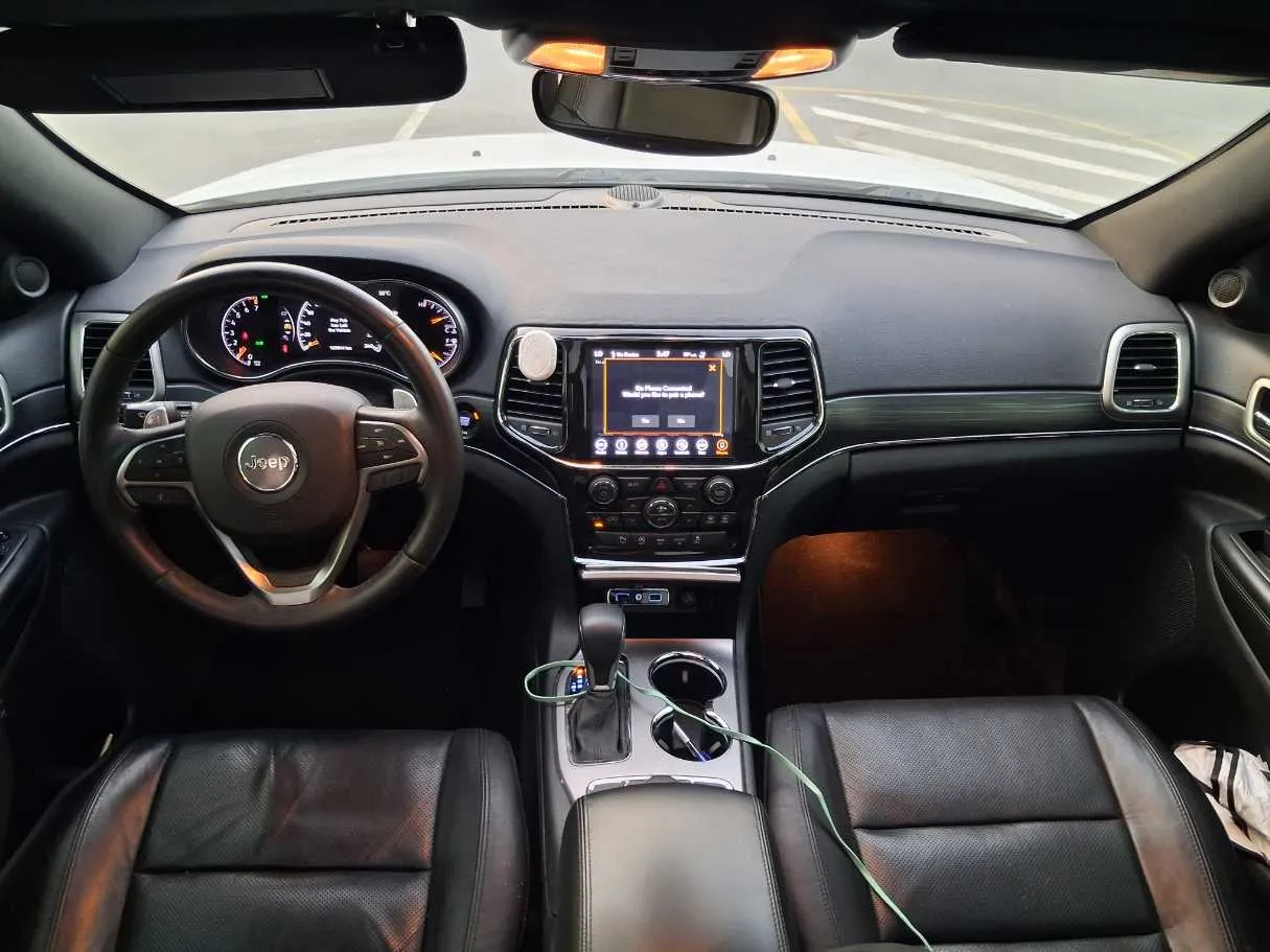 Car image 15