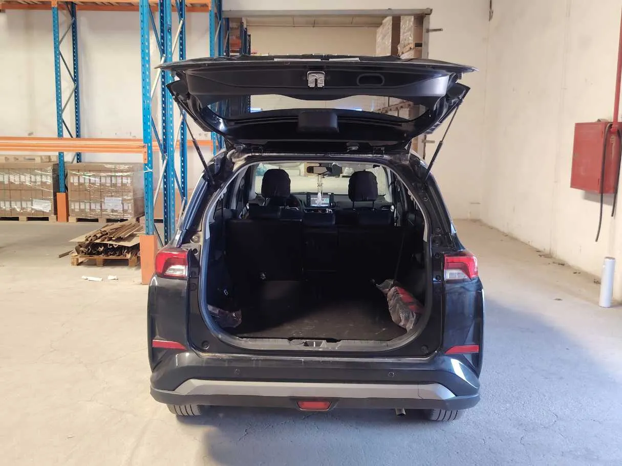 Car image 20