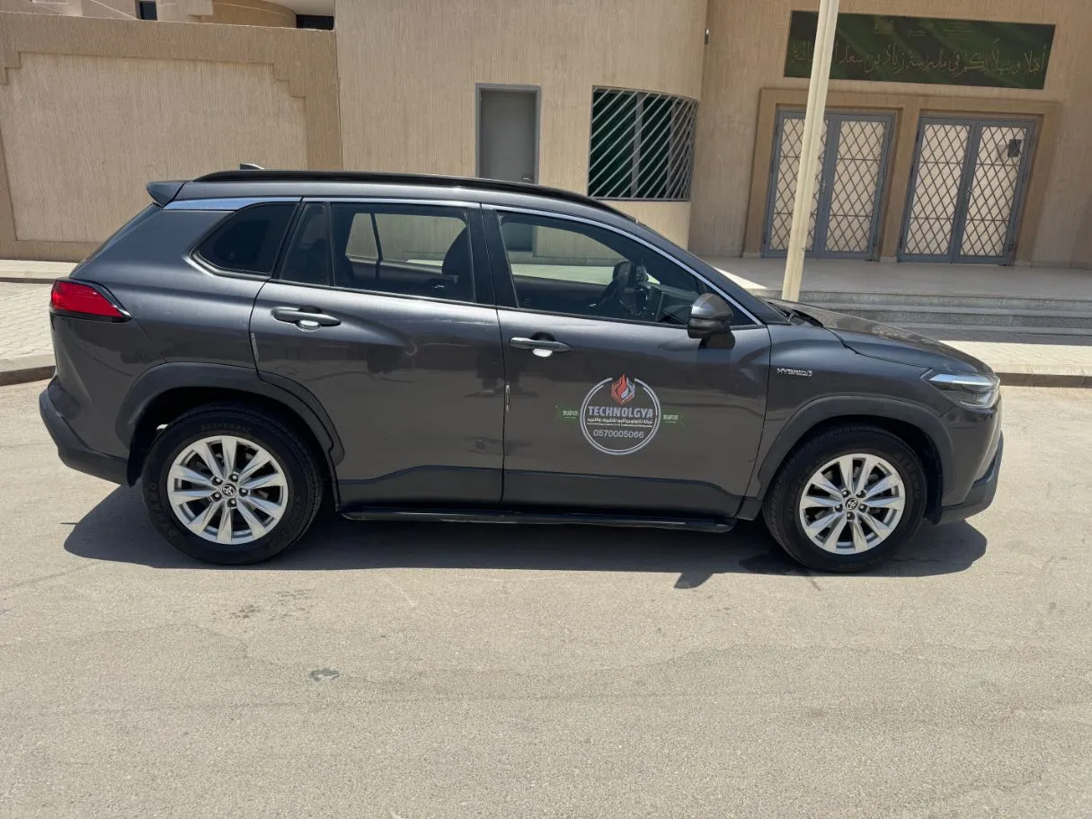Car image 4