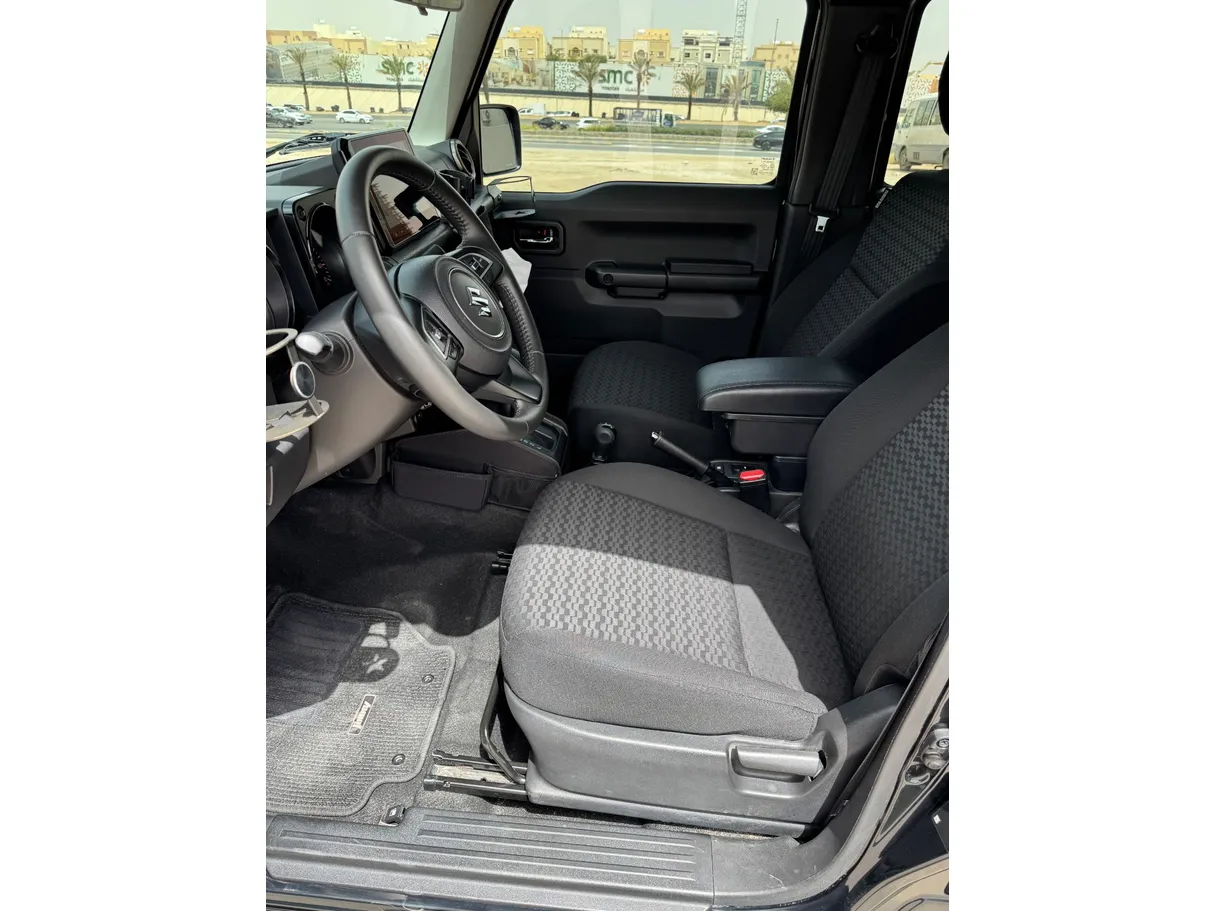 Car image 11