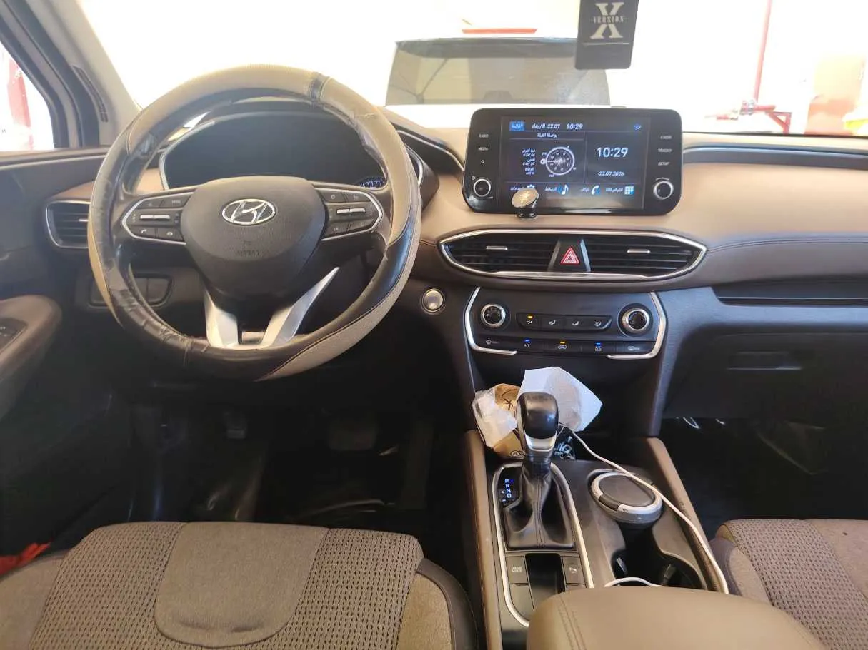 Car image 18
