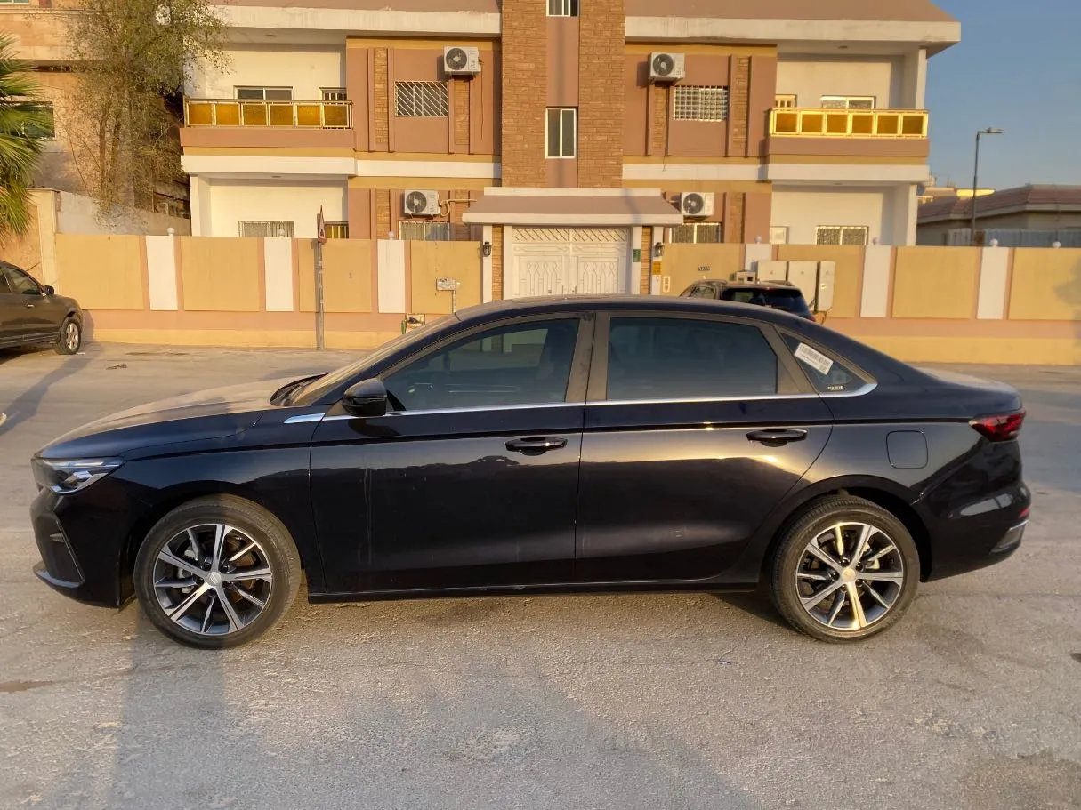 Car image 8