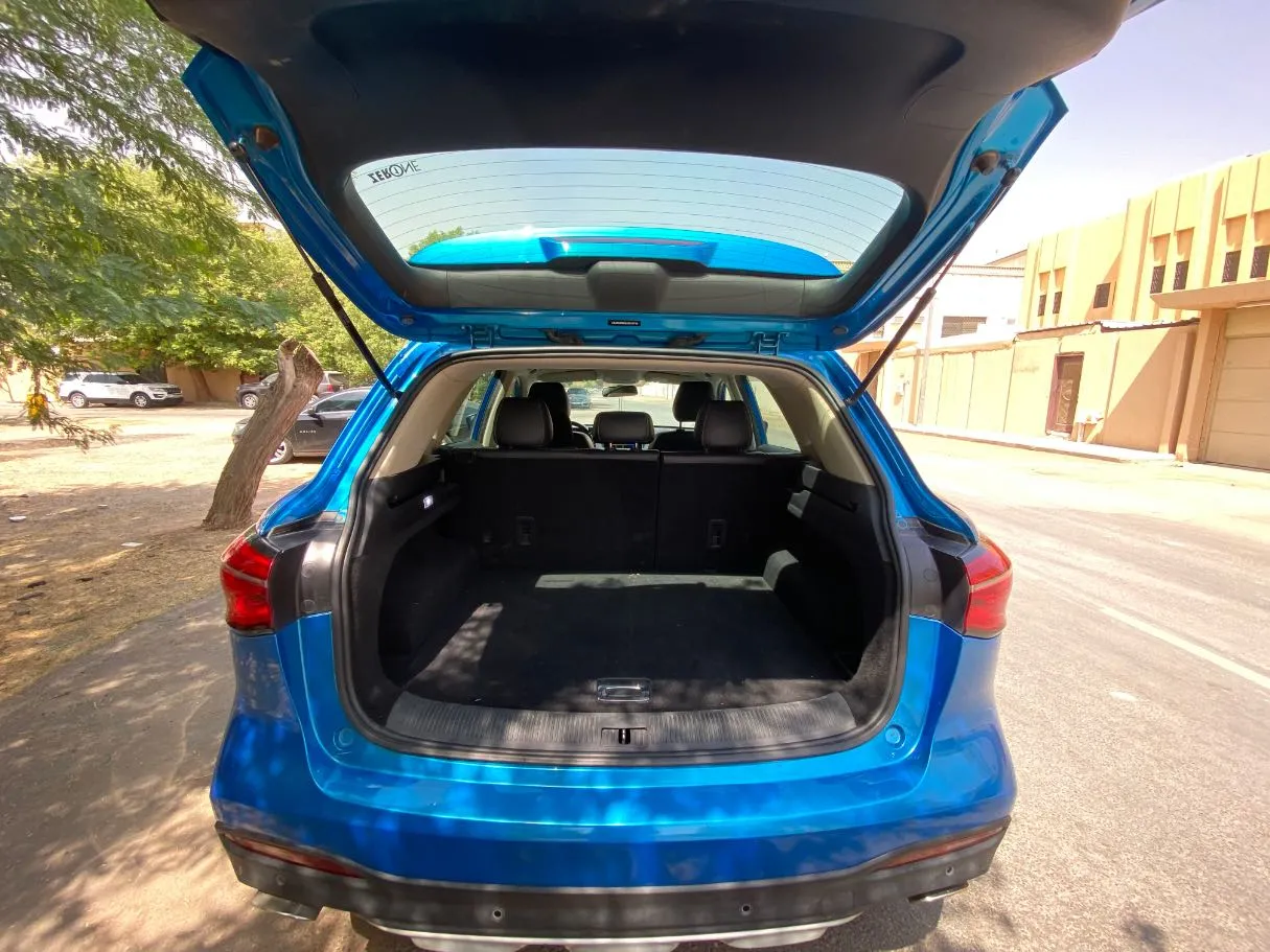 Car image 19