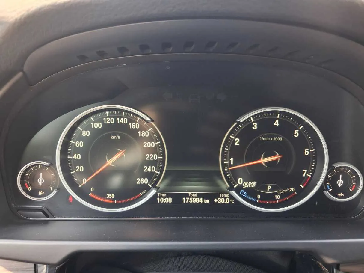 Car image 18