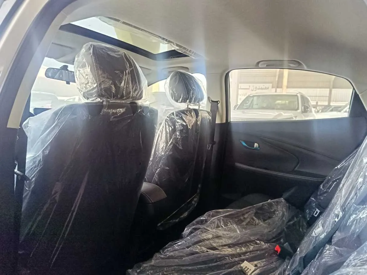 Car image 15