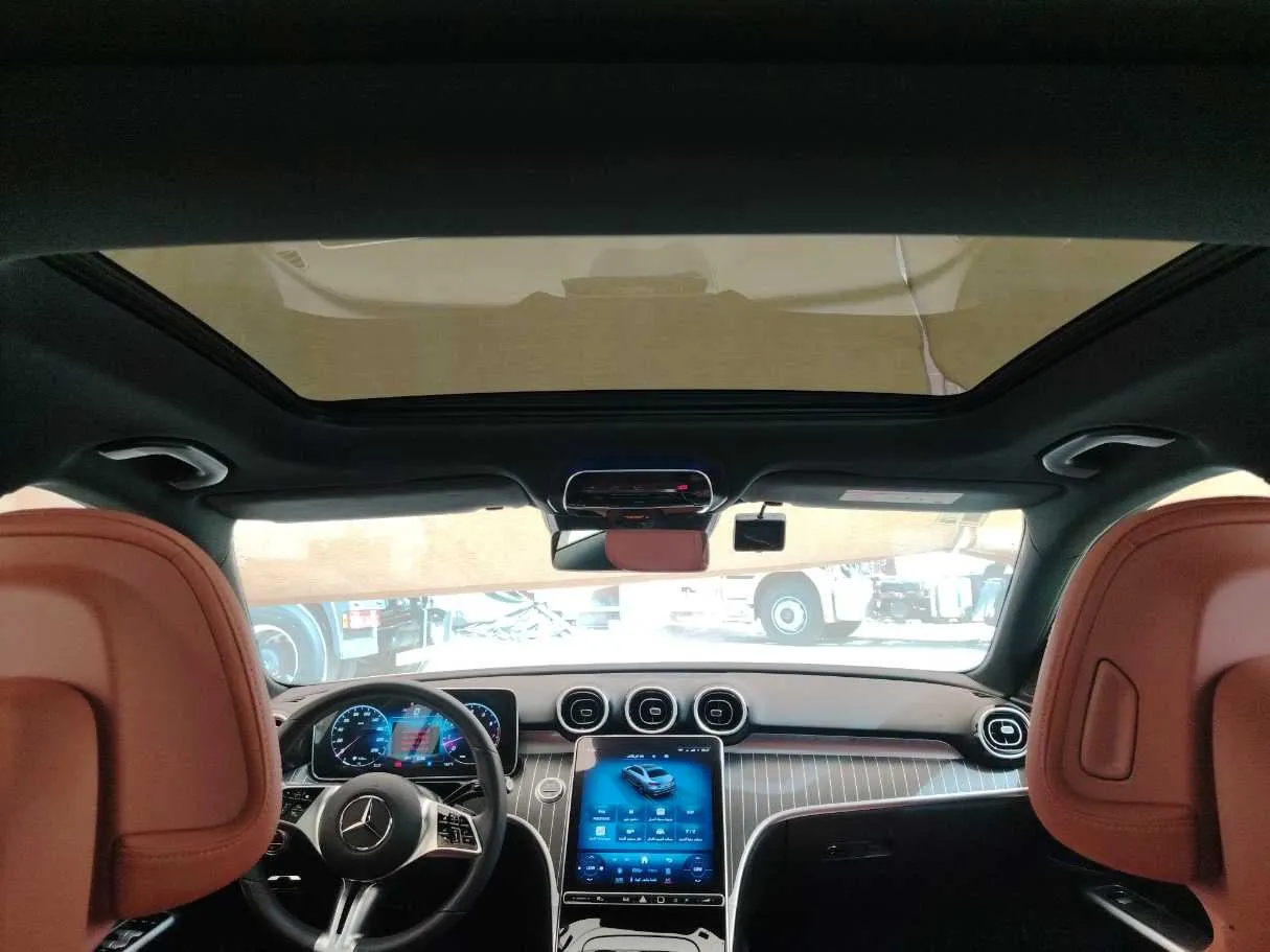 Car image 18