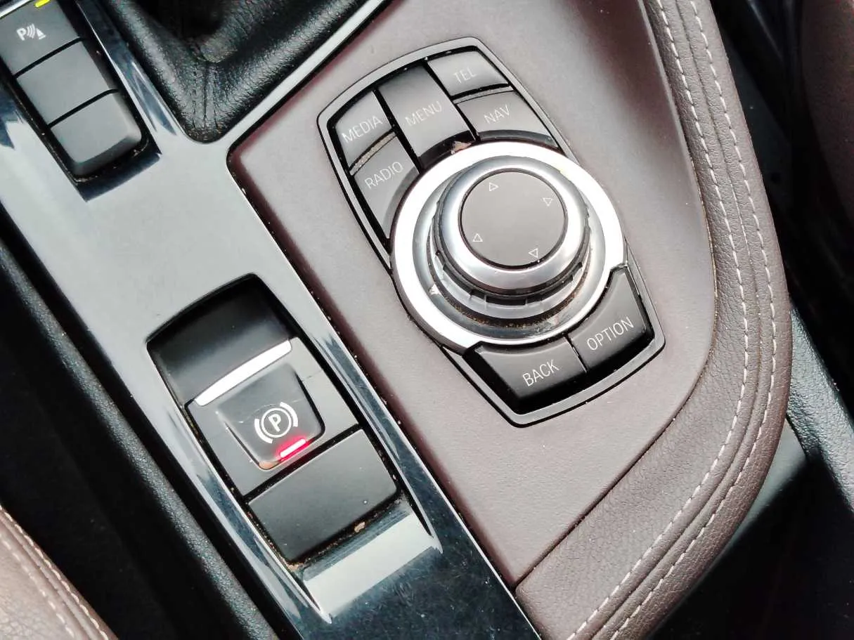 Car image 23