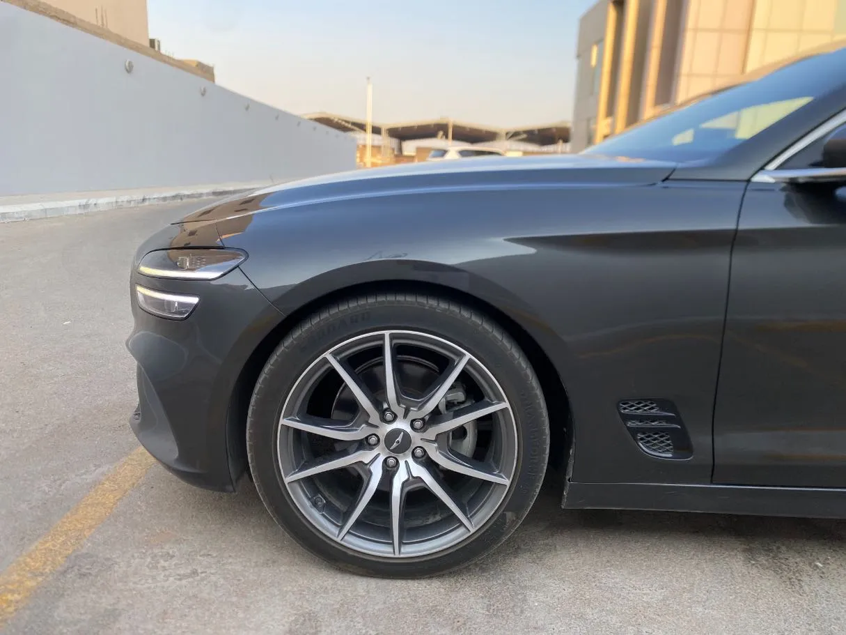 Car image 9