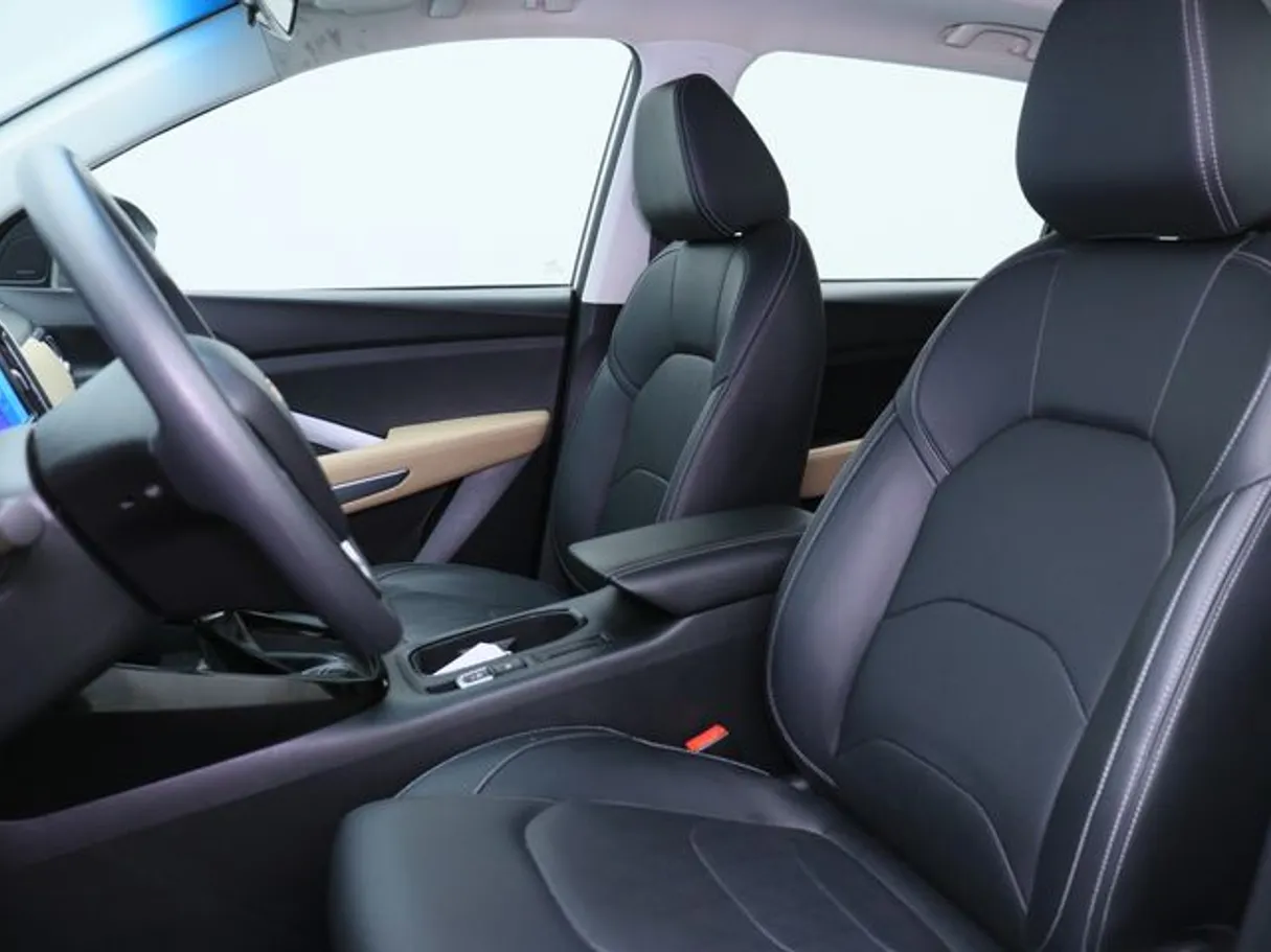 Car image 8