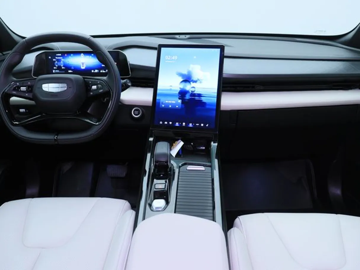 Car image 14