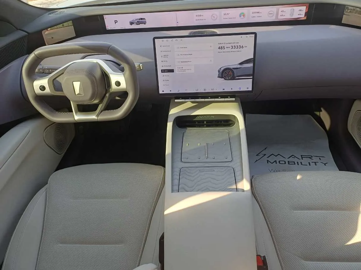 Car image 15