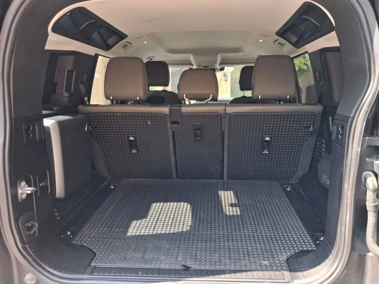 Car image 19