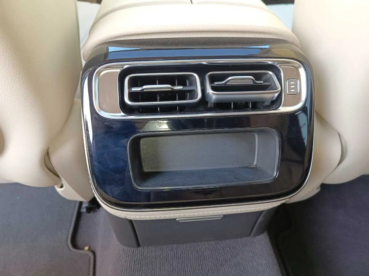 Car image 36