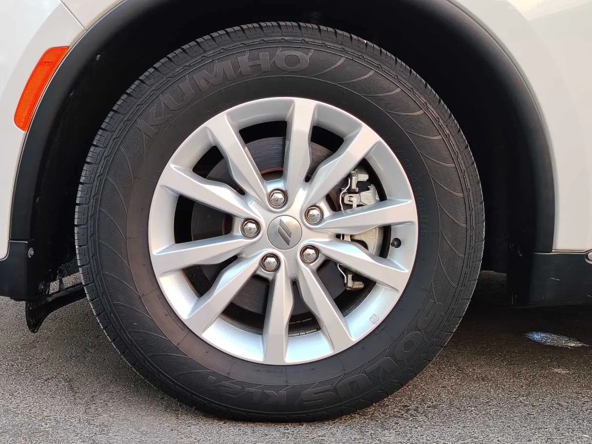 Car image 10