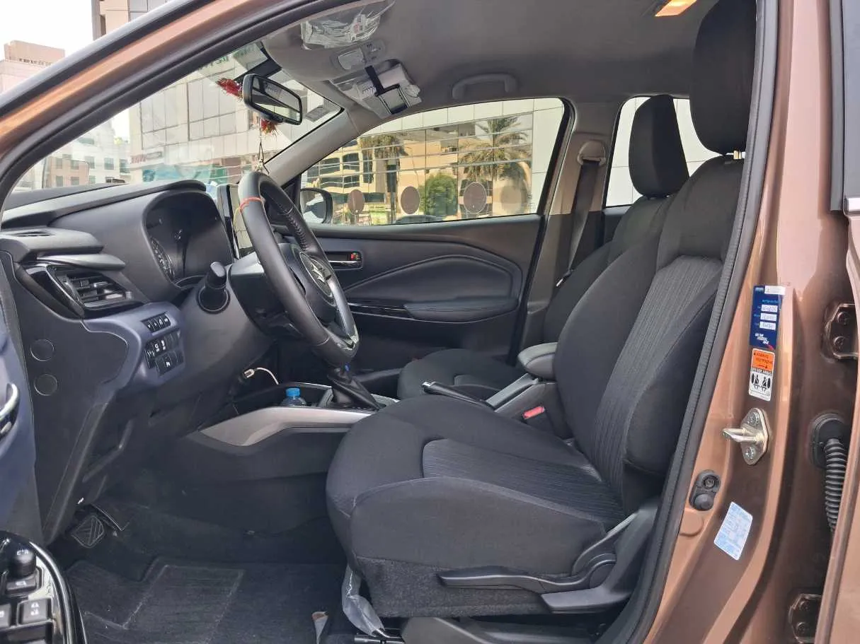 Car image 12