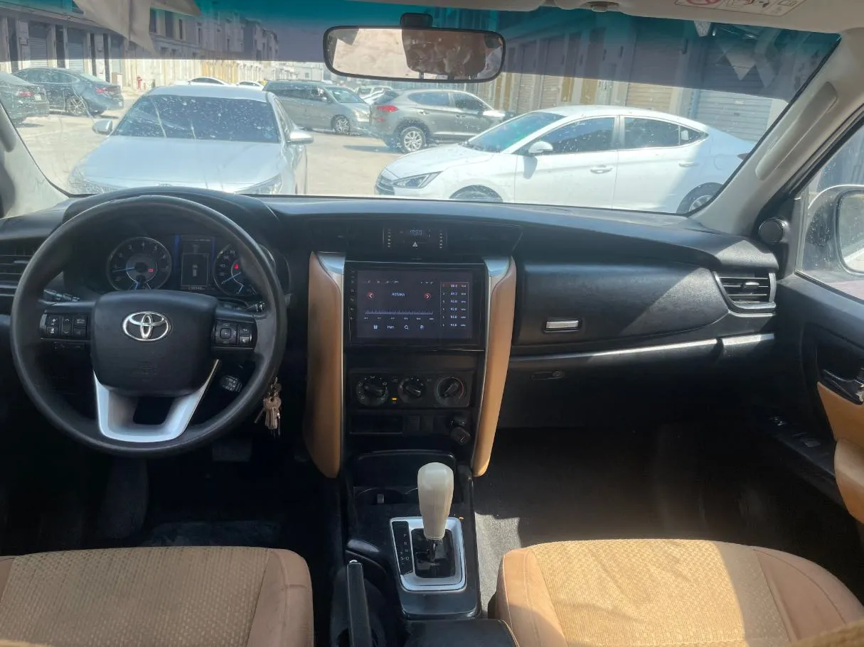 Car image 17