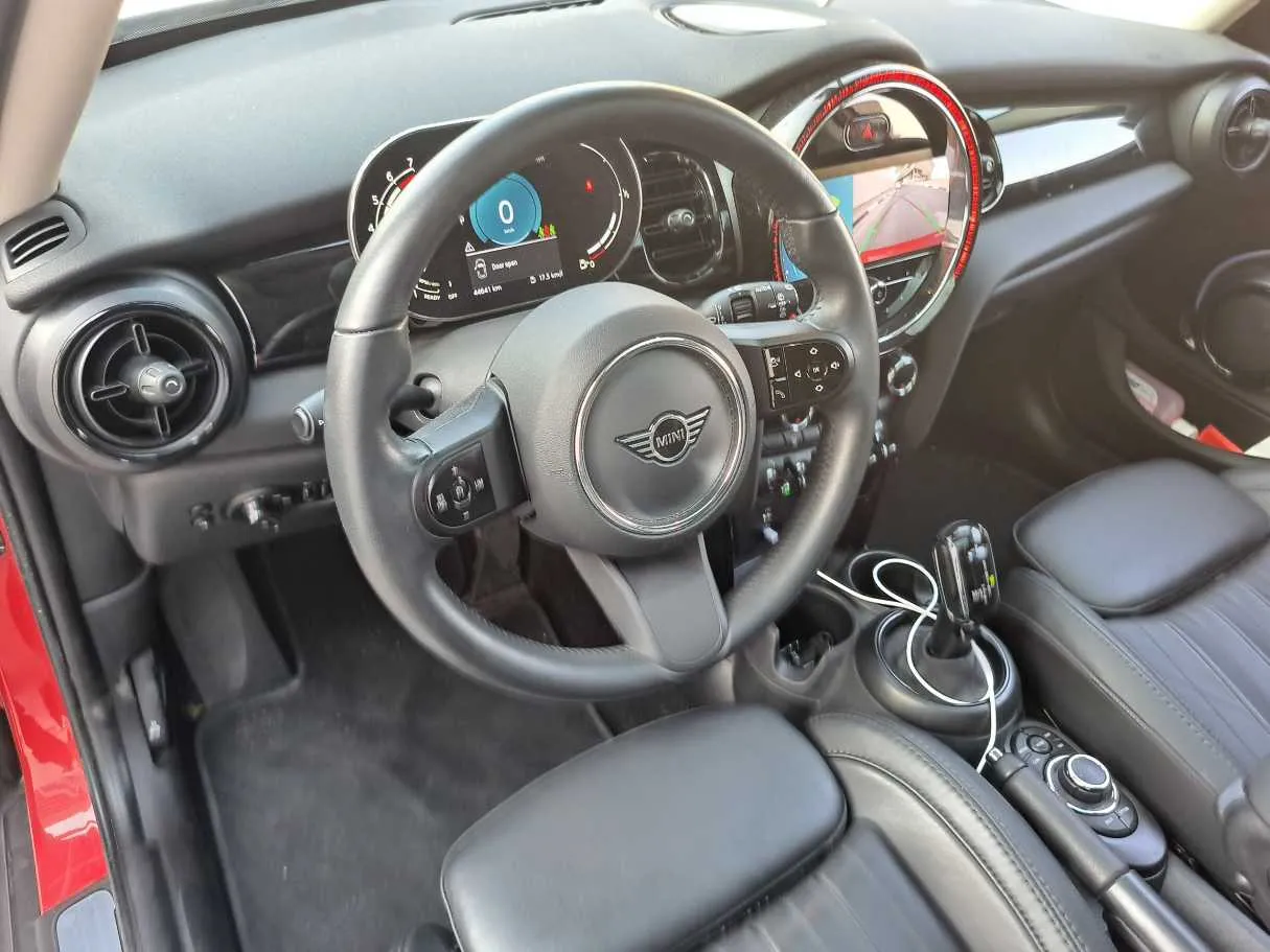 Car image 11