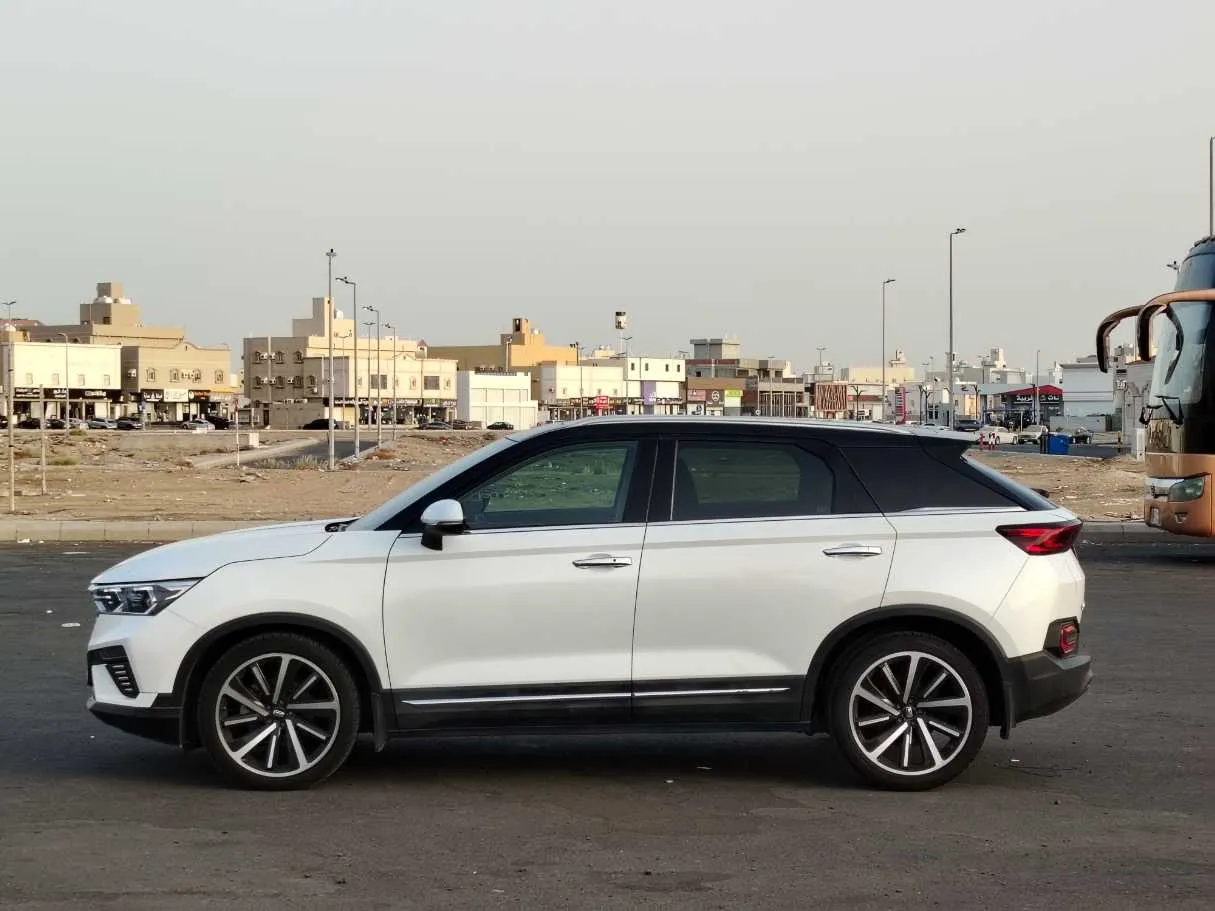 Car image 8