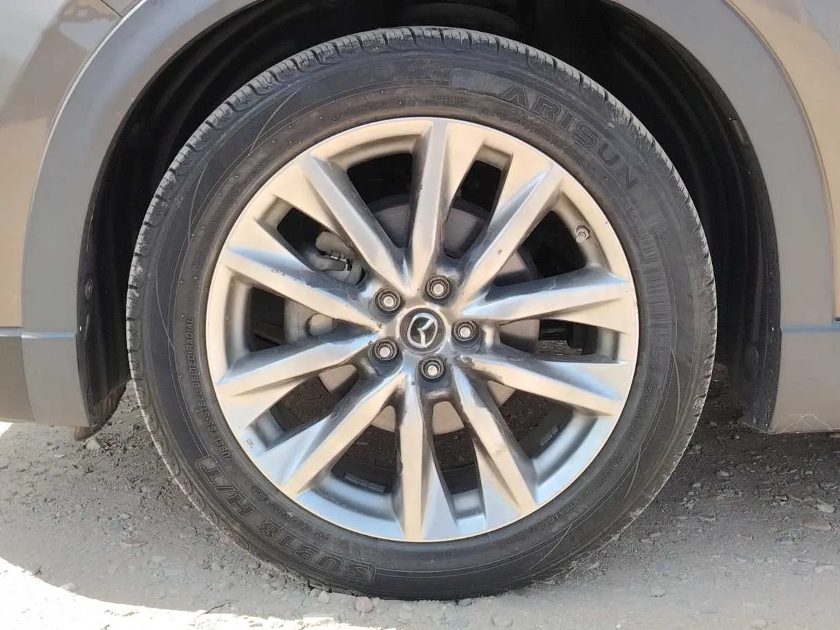 Car image 10