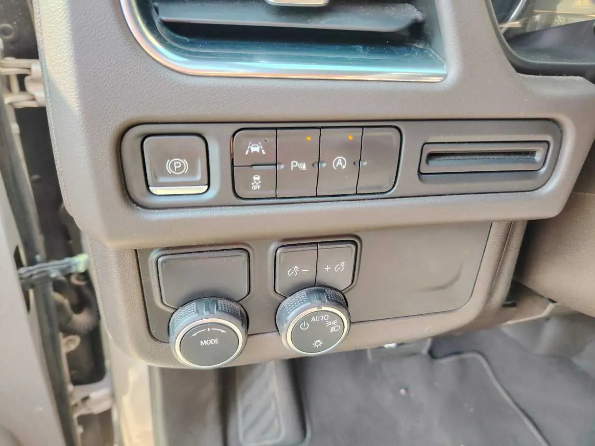 Car image 32