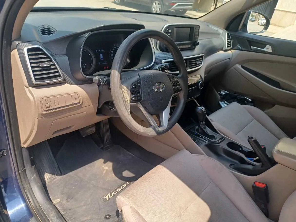 Car image 11