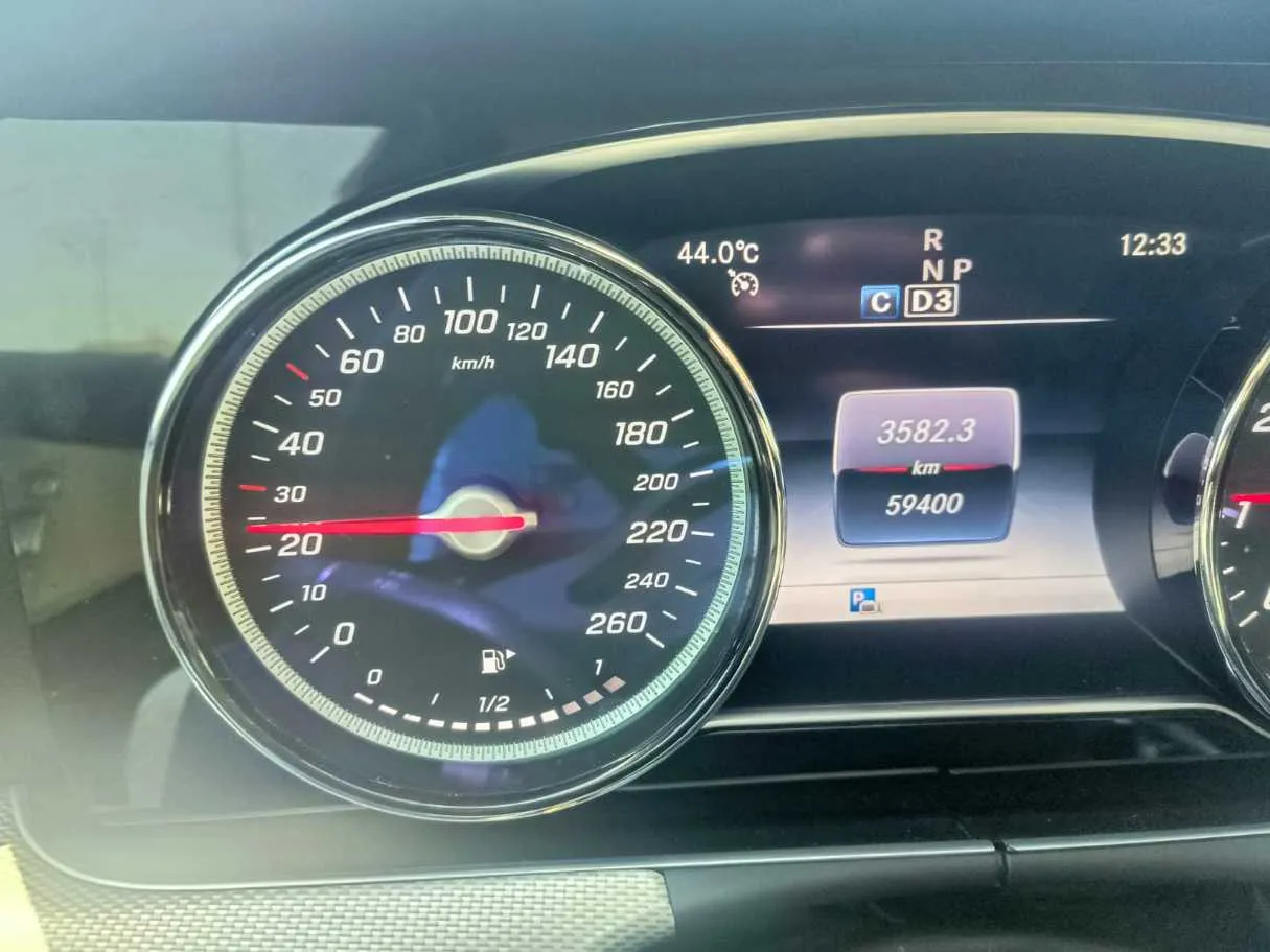 Car image 26