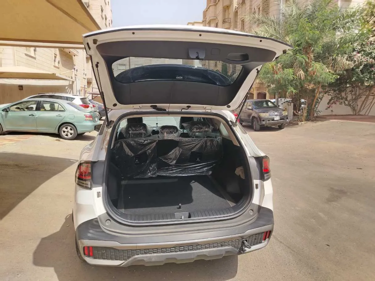 Car image 28