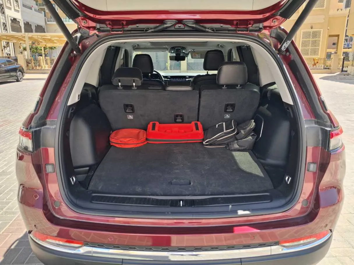 Car image 18